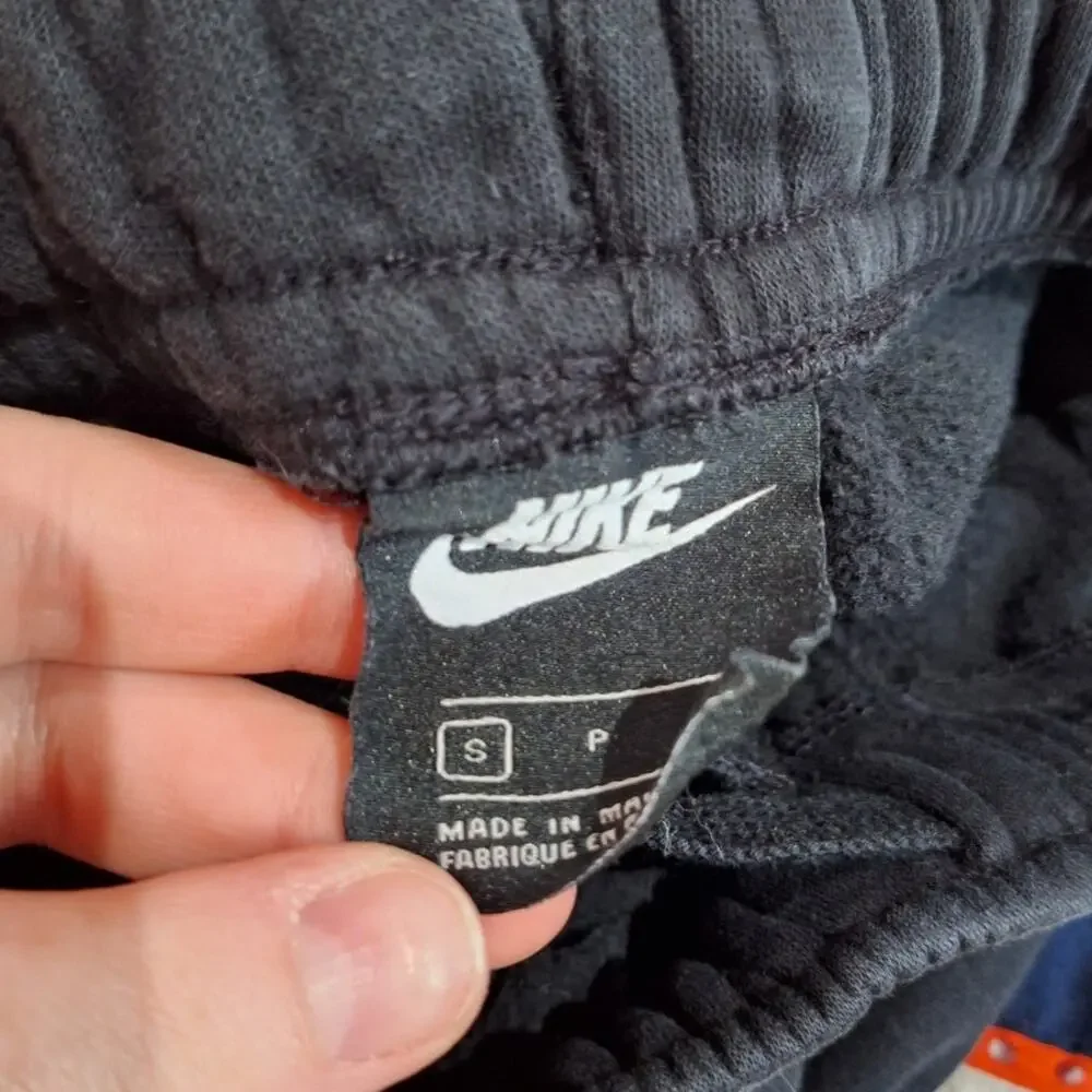 Nike Clubfleece signature black jogger sweatpants black cozy loungewear gym